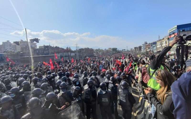 दुर्गा प्रसाईँ समर्थक आन्दोलनकारी धमाधम पक्राउ