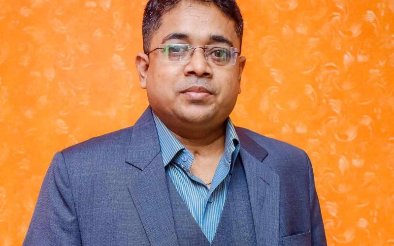 वीरगञ्जका युवा बैंकर सन्तोष साह : मानवताको अनुकरणीय उदाहरण