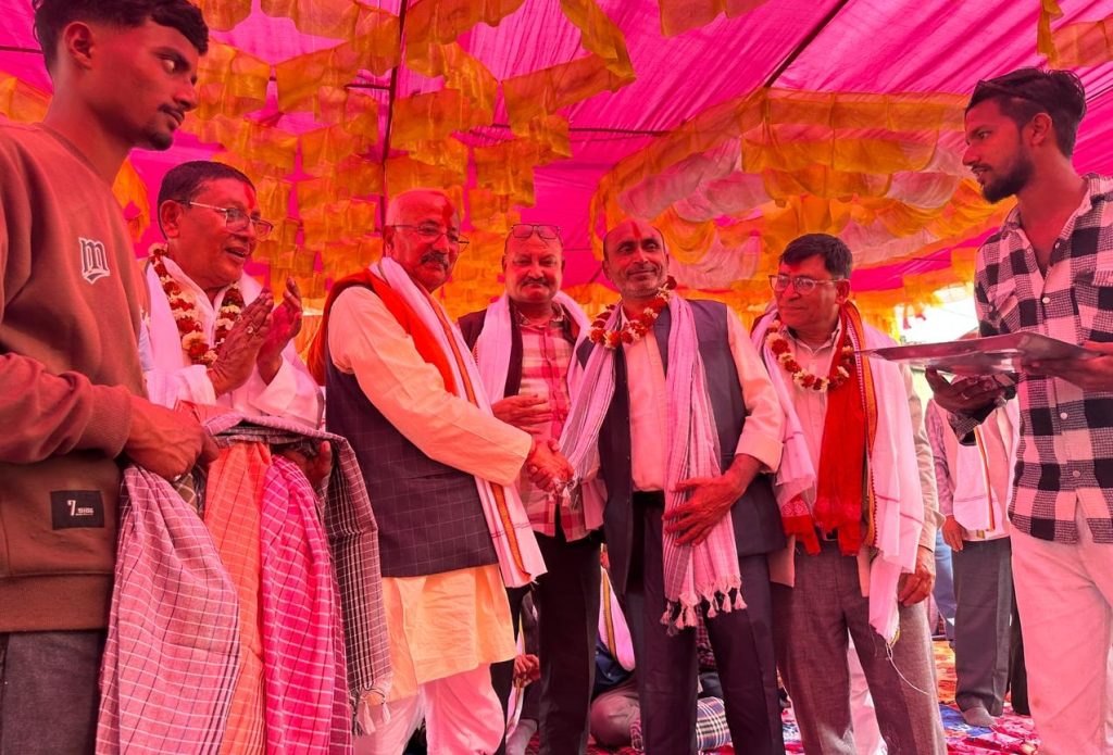 पर्सा–४ मा पोखरियाका नगर अध्यक्षसहित ६५० जना कांग्रेसमा प्रवेश